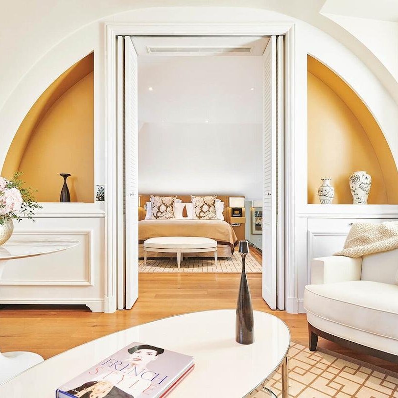 Accommodation interior at Grand Hôtel du Palais Royal.