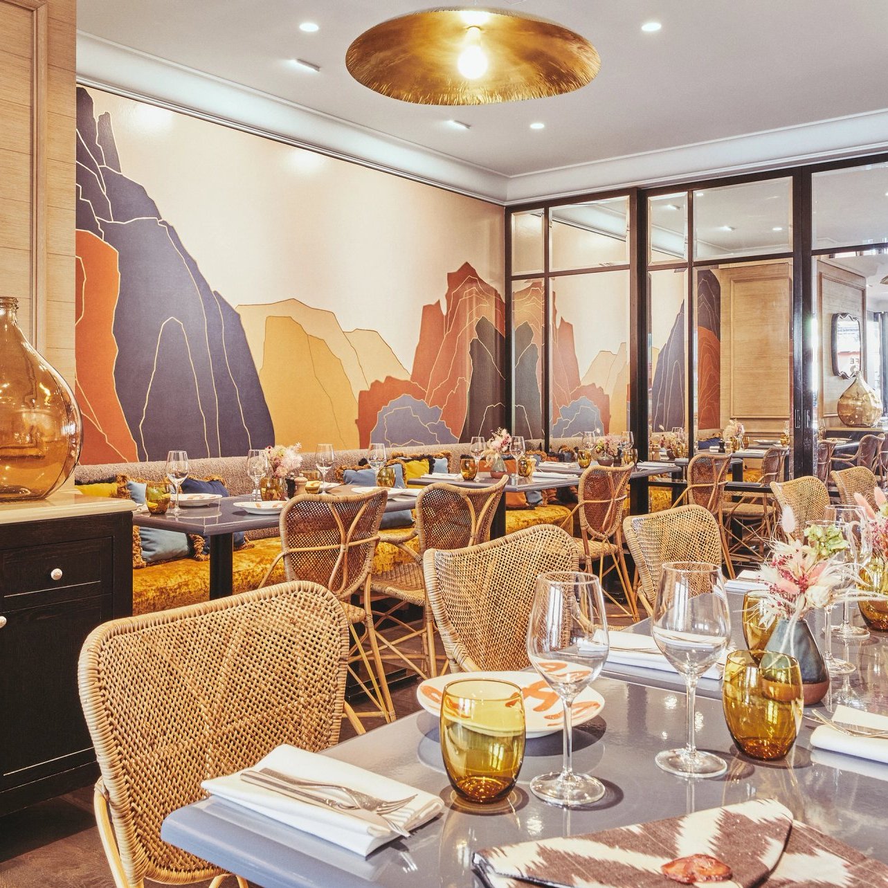 Dining or bar setting at Grand Hôtel du Palais Royal.