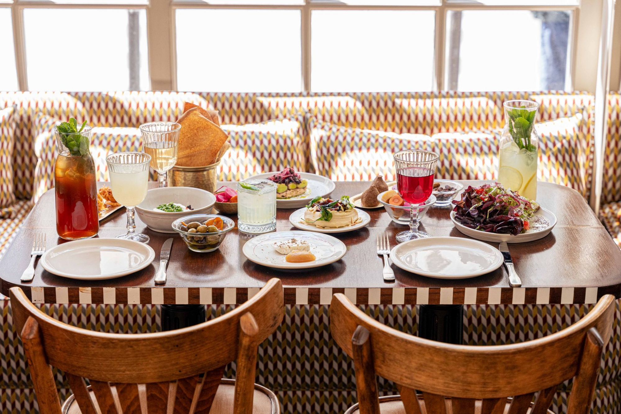 Dining or bar setting at Hôtel Panache.