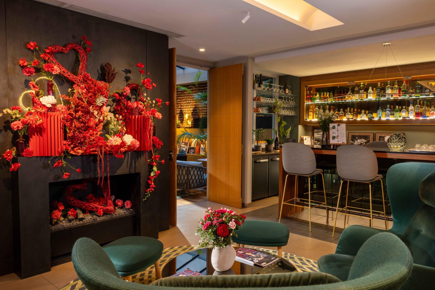 Dining or bar setting at Le Six.
