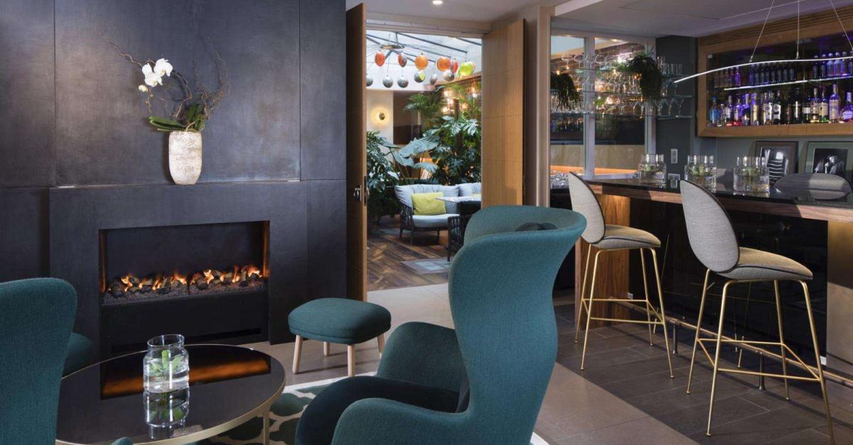 Dining or bar setting at Le Six.